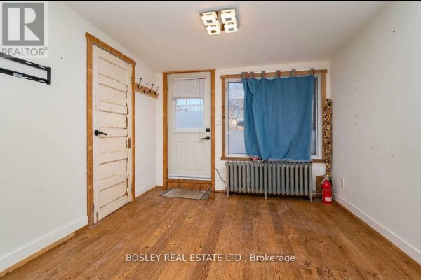 Bedroom 3 - Upper - 2994 Dundas Street W, Toronto, ON M6P1Z3 Photo 5