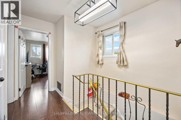 Upper - 3073 Ireson Court, Mississauga, ON L4T1N7 Photo 3