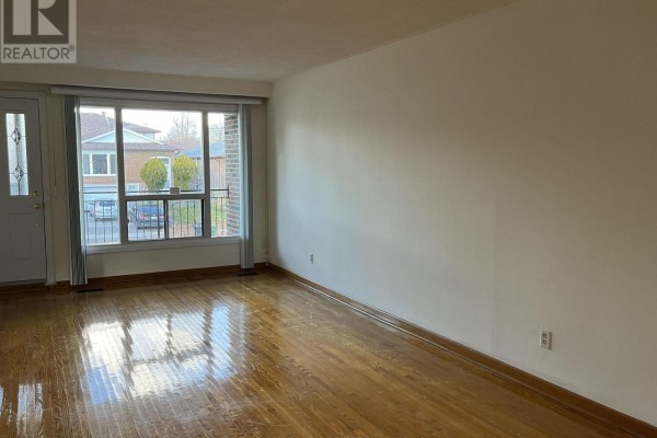 Primary Bedroom - Upper - 31 Pawnee Avenue, Toronto, ON M2H3C6 Photo 4