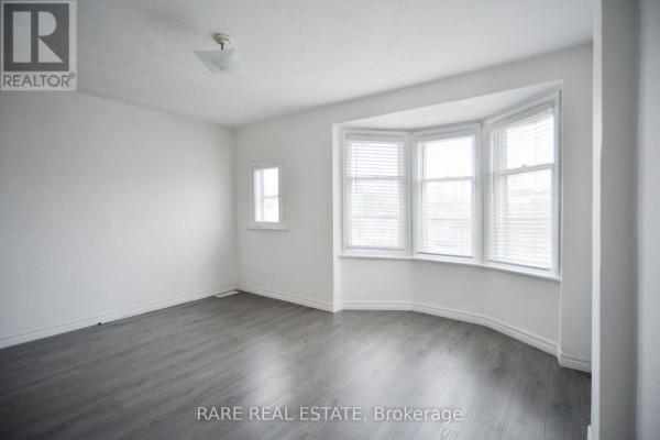 Upper - 32 Garnet Avenue, Toronto, ON, photo 2