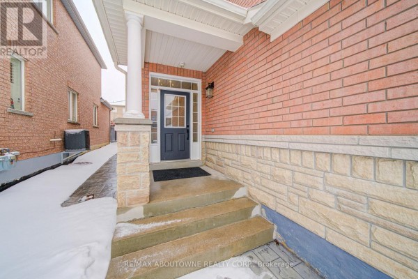 Kitchen - Upper - 3339 Ruth Fertel Drive, Mississauga, ON L5M0H6 Photo 4
