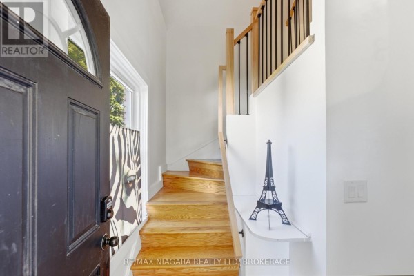 Upper - 34 Haig Street, St  Catharines, ON L2R6K8 Photo 2