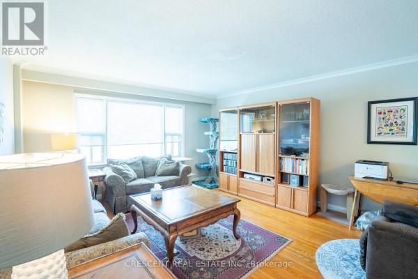 Upper - 35 Laburnham Avenue, Toronto, ON M8W1S6 Photo 2