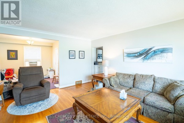 Upper - 35 Laburnham Avenue, Toronto, ON M8W1S6 Photo 3