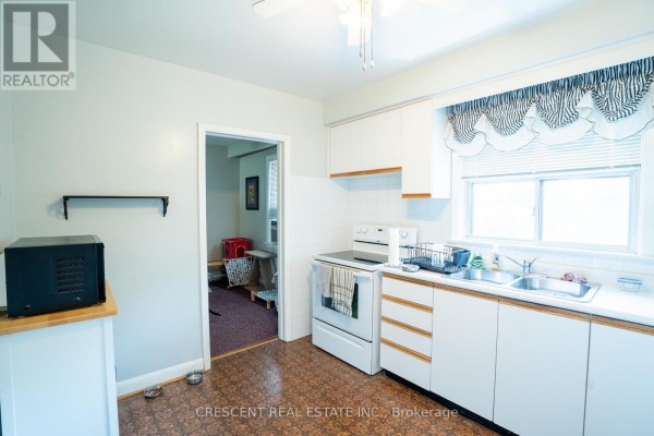 Upper - 35 Laburnham Avenue, Toronto, ON M8W1S6 Photo 4