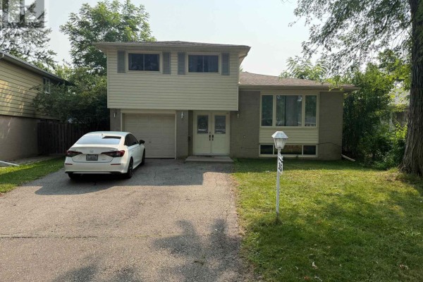 Exterior view of a two-story detached house with a paved driveway and green lawn. - Upper - 35 Melville Crescent, Brampton