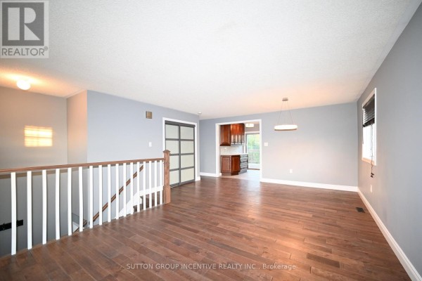 Kitchen - Upper - 39 Jones Drive, Barrie, ON L4M6H7 Photo 5