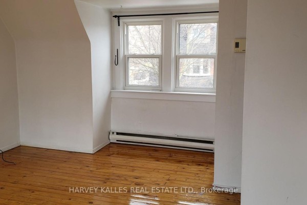 Upper - 4 Marchmount Road, Toronto, ON M6G2A9 Photo 4