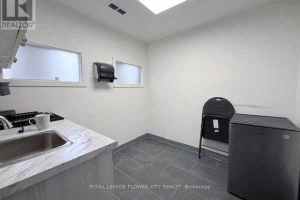 Upper - 43 Collier Street, Barrie, ON L4M1G5 Photo 4