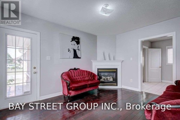 Upper - 45 Whitewash Way, Brampton, ON L6X4V4 Photo 4