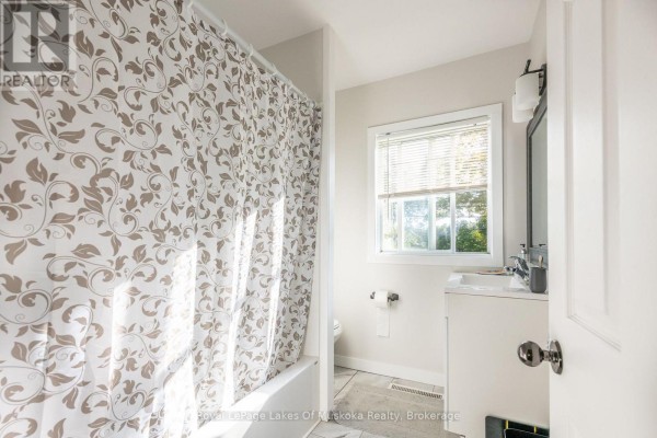 Bedroom 2 - Upper - 462 Muskoka 3 Road N, Huntsville, ON P1H1C6 Photo 4