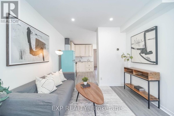 Upper - 47 Greendale Avenue, Toronto, ON M6N4P4 Photo 3