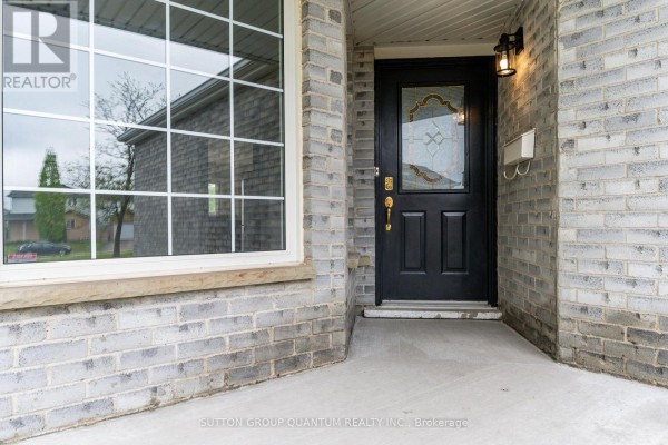 Family room - Upper - 48 White Sands Court, Kitchener, ON N2E3S4 Photo 3