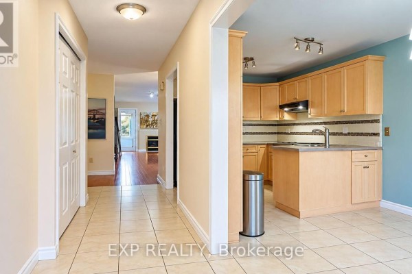 Upper - 487 Brentcliffe Drive, Waterloo, ON N2T2R8 Photo 5