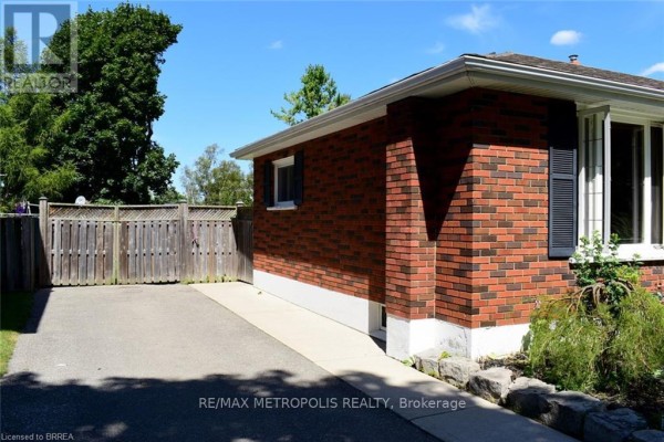 Upper - 5 Mccammon Street, Brant, ON N3L1V8 Photo 2