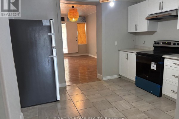 Upper - 505 Oakwood Avenue, Toronto, ON M6E2W9 Photo 2