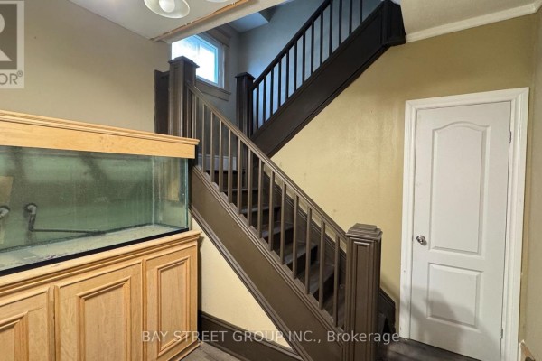 Upper - 5114 Mcrae Street, Niagara Falls, ON L2E1P5 Photo 2