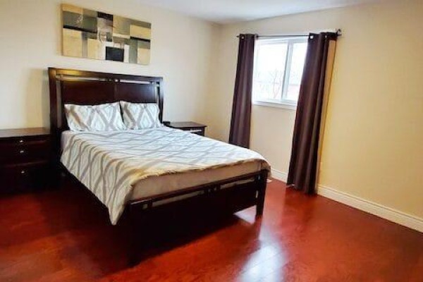 Family room - Upper - 5164 Palomar Crescent, Mississauga, ON L5R2W9 Photo 2