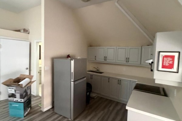 Kitchen - Upper - 544 Dundas Street E, London East, ON N6B1W8 Photo 3