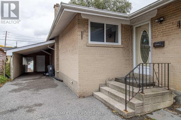 Upper - 57 Chancellor Drive, Toronto, ON M1G2W4 Photo 2