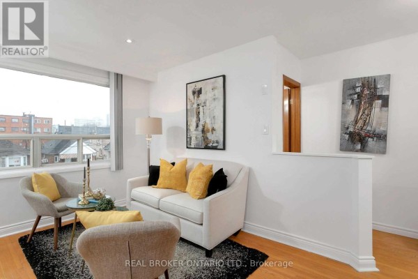 Upper - 57 Lanark Avenue, Toronto, ON, photo 2