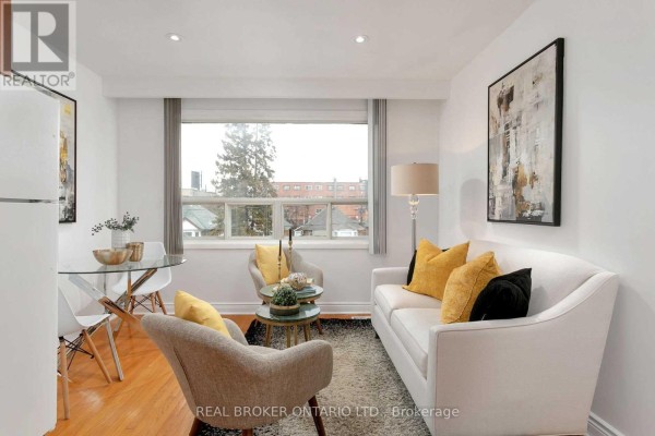 Upper - 57 Lanark Avenue, Toronto, ON, photo 3