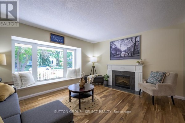 Living room - Upper - 6 Kirkton Court, London North, ON N5X1T2 Photo 4