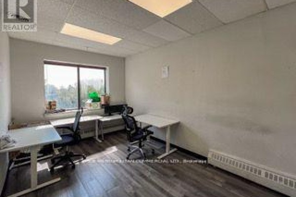 Upper - 64 Vaughan Road, Toronto, ON M6G2N4 Photo 4