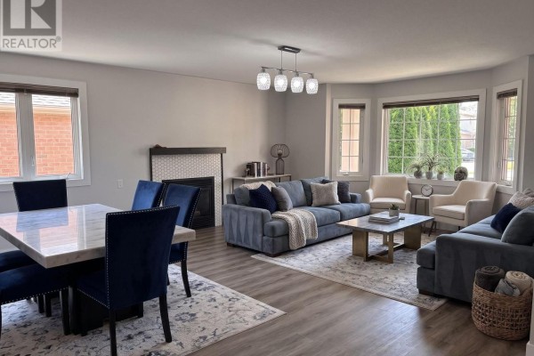 Primary Bedroom - #upper - 640 Pinewood Drive, Peterborough, ON K9K1L2 Photo 5