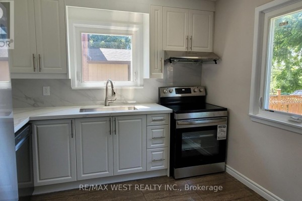 Dining room - Upper - 65 Clapperton Avenue, Toronto, ON M1L4K7 Photo 2