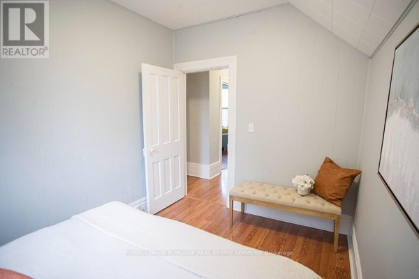 Bathroom - Upper - 67 Terrace Hill Street, Brantford, ON N3R1G2 Photo 4