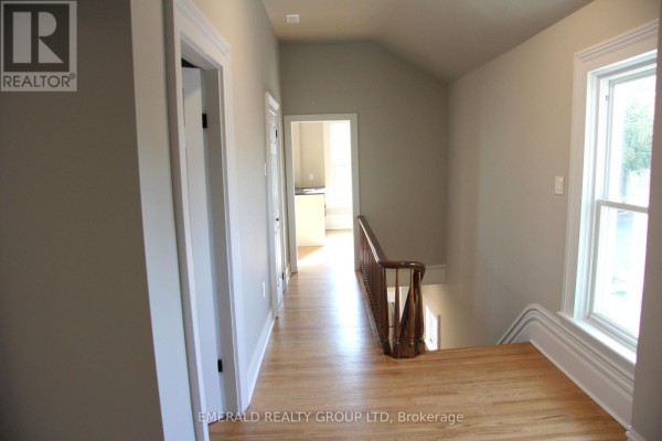 Upper - 7 Ormond Street S, Thorold, ON L2V1Y2 Photo 4