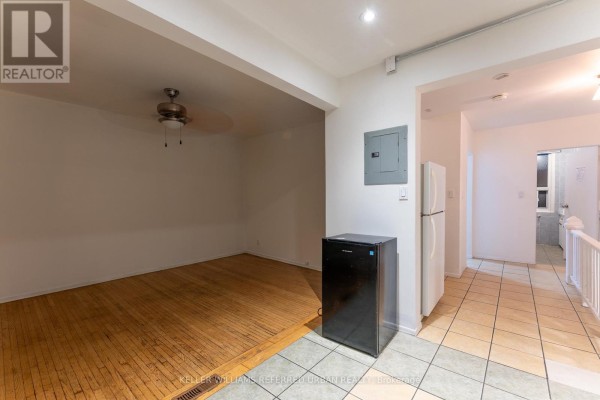 Bedroom - Upper - 716 Lansdowne Avenue, Toronto, ON M6H3Y8 Photo 3