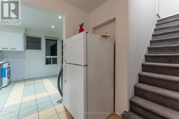 Bedroom 2 - Upper - 716 Lansdowne Avenue, Toronto, ON M6H3Y8 Photo 4