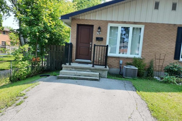 Kitchen - Upper - 74 Almond Road, London South, ON N5Z4C4 Photo 2