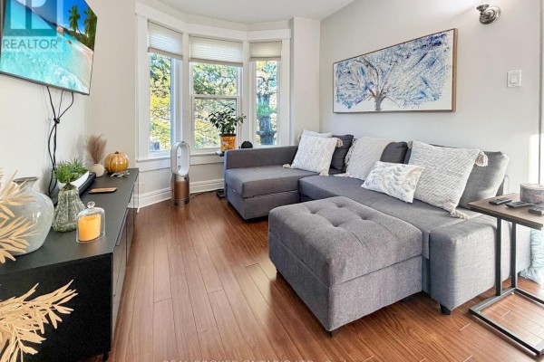 Upper - 79 Blantyre Avenue, Toronto, ON M1N2R6 Photo 3