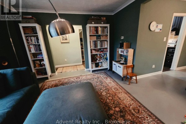 Bedroom 2 - Upper - 800 Davenport Road, Toronto, ON M6G2B3 Photo 2