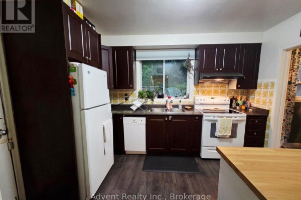 Bedroom 3 - Upper - 800 Davenport Road, Toronto, ON M6G2B3 Photo 3