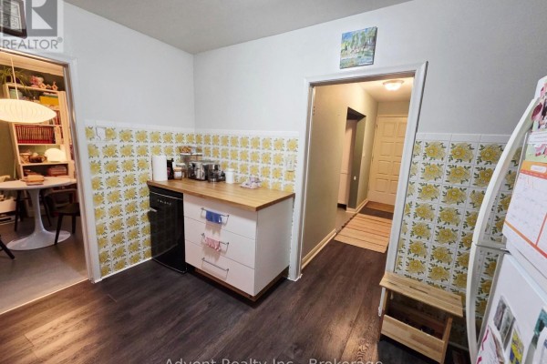 Bathroom - Upper - 800 Davenport Road, Toronto, ON M6G2B3 Photo 4