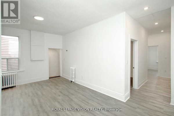 Upper - 819 Pape Avenue, Toronto, ON M4K3V1 Photo 5