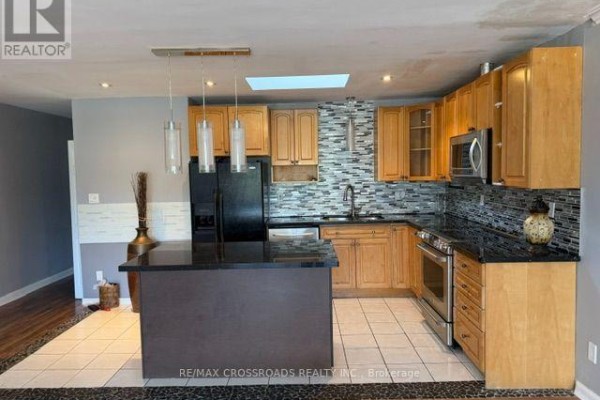 Upper - 840 Danforth Road, Toronto, ON M1K1H5 Photo 4