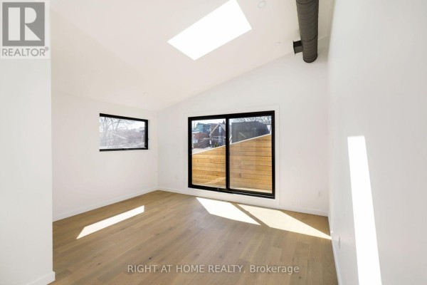 Upper - 86 Lansdowne Avenue, Toronto, ON M6K2V9 Photo 2