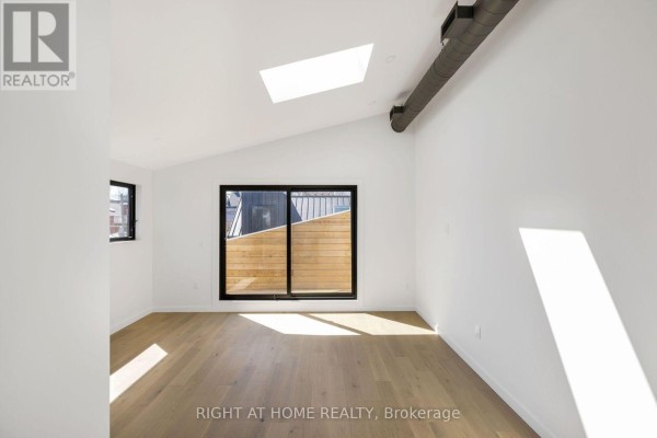 Upper - 86 Lansdowne Avenue, Toronto, ON M6K2V9 Photo 3