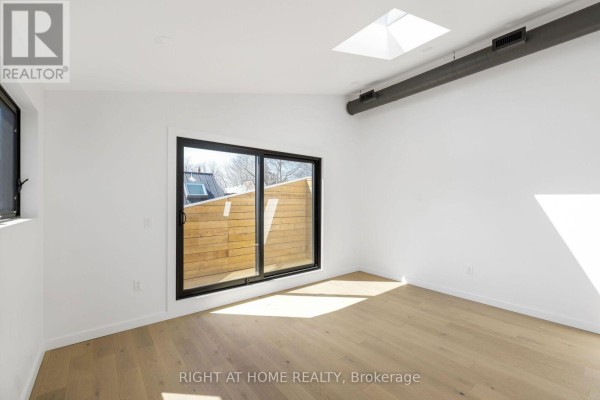 Upper - 86 Lansdowne Avenue, Toronto, ON M6K2V9 Photo 4