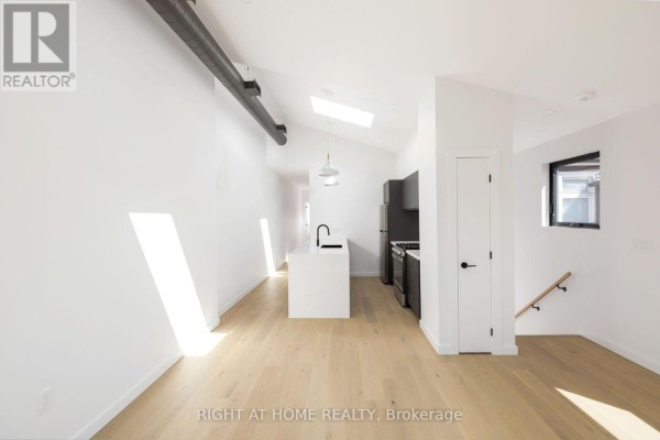 Upper - 86 Lansdowne Avenue, Toronto, ON M6K2V9 Photo 5