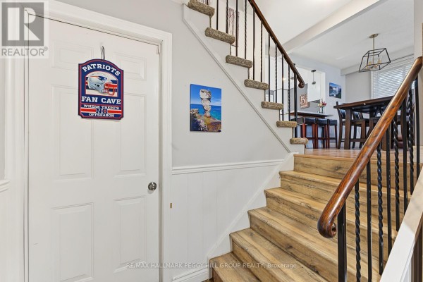 Upper - 9 Baker Crescent, Barrie, ON L4M3J4 Photo 2