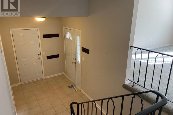 Living room - Upper - 9 Stonegate Drive, St  Catharines, ON L2P3K9 Photo 2