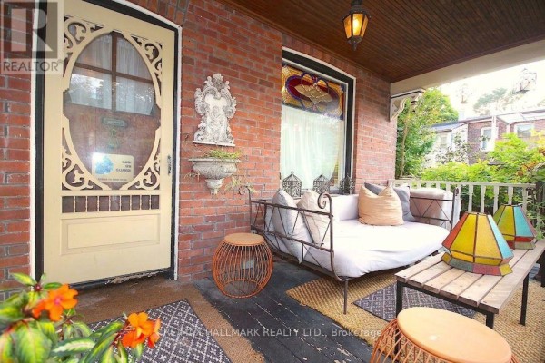 Living room - Upper - 91 Ivy Avenue, Toronto, ON M4L2H8 Photo 2