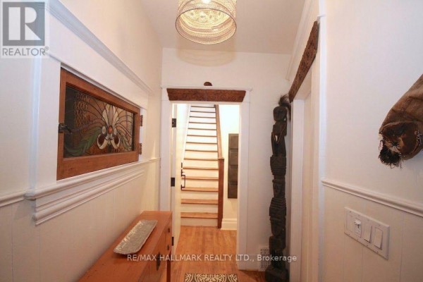 Primary Bedroom - Upper - 91 Ivy Avenue, Toronto, ON M4L2H8 Photo 4