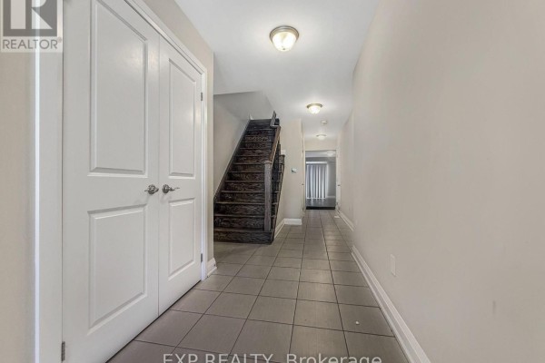 Living room - Upper - 923 Isaac Phillips Way, Aurora, ON L3X2Y8 Photo 2
